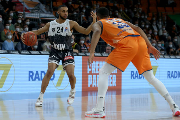 他为伊镇出 他为伊镇出