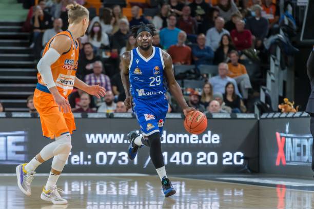 来显得更加 来显得更加