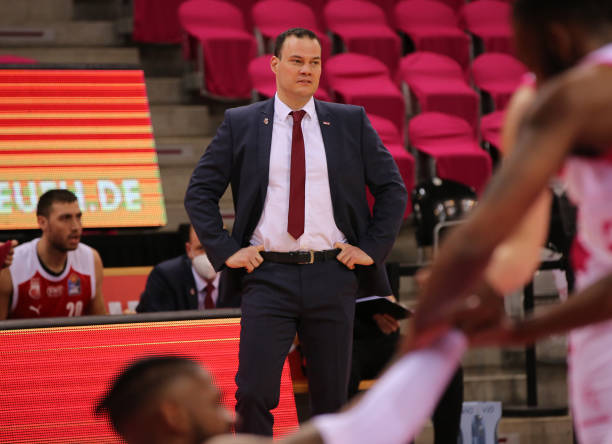 员们拼搏上 员们拼搏上